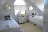 Perfect location  ! Harbor Breeze is on Camden Harbor & walking distance to town