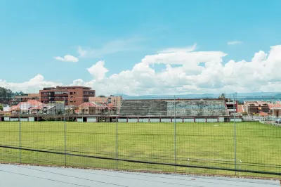 Large and Elegant 3 Bedroom Apartment فنادق في 