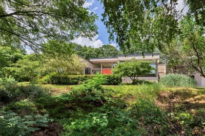 Modern Villa with private pond near Legoland and Delaware River. Hotel a 