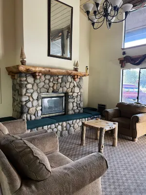 Eagle Summit Collection - Pool