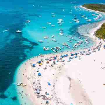 Caribbean Condo with Marina, Pool & Ocean View! 3 Minutes from Seven Seas Beach. Fitness & Recreational Facilities