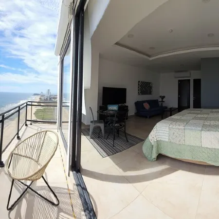Enjoy Sunsets - Peaceful1BR condo right on the beach