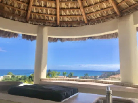 Private 2nd Floor Suite w/outdoor kitchen. Sweeping Ocean Views. Max. 2 people