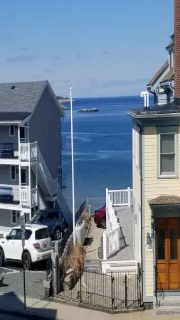 Beautiful Rockport, steps to Front Beach, restaurants, shopping Отели рядом с достопримечательностью «Motif #1»