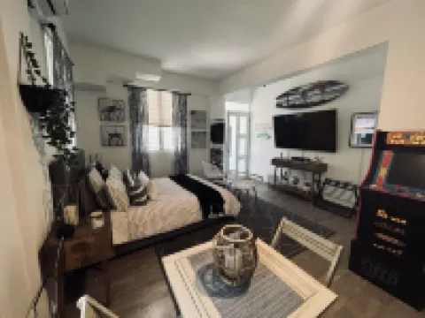 Hidden gem, 4 min drive to Corcega Beach, private house