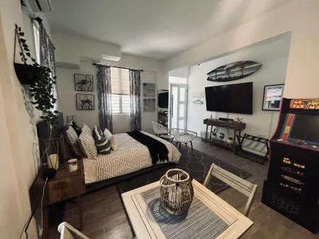 Hidden gem, 4 min drive to Corcega Beach, private house Отели в г. Кальваче