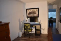 NON SMOKING Private Suite in Edmonds Bowl w Sound view.