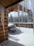 Private lodge with STEAM ROOM, huge deck, Mountain Views!
