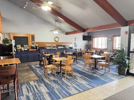 AmericInn by Wyndham Baldwin Отели в г. Болдуин