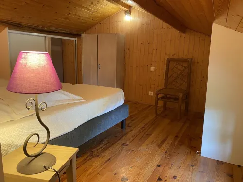 Bed and breakfast in restored Gascon house 2 km from shops. Hotels in Gers