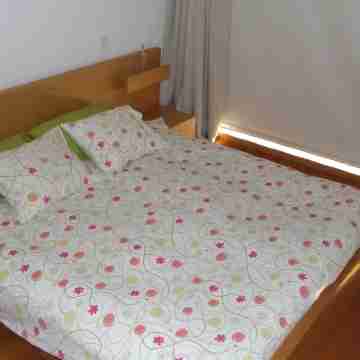 Modern-light-quiet and comfortable apartment T1 with private garage Rooms