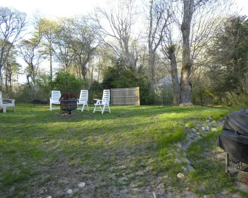 Cape Cod Cottage, Short Walk to Wequaquet Lake Private Beach and Cranberry Bogs Hotels in Centerville
