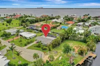 Luxe Paradise Escape on a Canal!