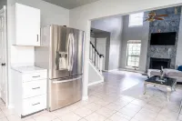 Modern 2-bedroom home with loft and indoor fireplace! Hotel a Carrollton