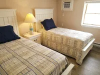COZY MODERN & AFFORDABLE 1st floor SIC apartment ONE BLOCK from beach