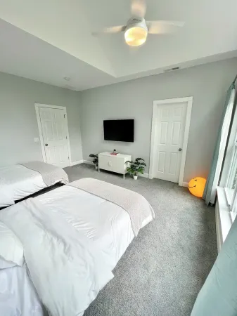 Modern House in Clifton Gaslight - 3 BR 3BA with Walkable Shops and Restaurants Отели рядом с достопримечательностью «Цинциннати Зу & Ботаникал Гарден»