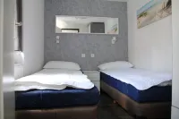 Cozy Vacation Home in Zeeland, Park de Kreek with Wlan