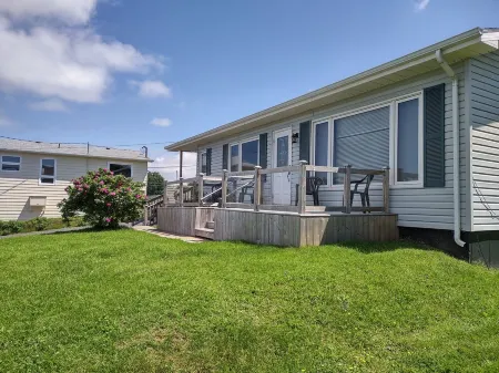 Complete House, Deck, Sunset, Water View (Cheticamp Harbour) Отели в г. Inverness Subd. A