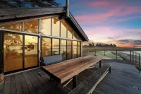 Coastal Zen Escape  Ocean Views • Fireplace • Wi-Fi