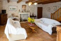 Rent house with garden 350 m2 800 m from the sea and 1km from Dolus village of Tartifume Hotels in Dolus D'Oleron