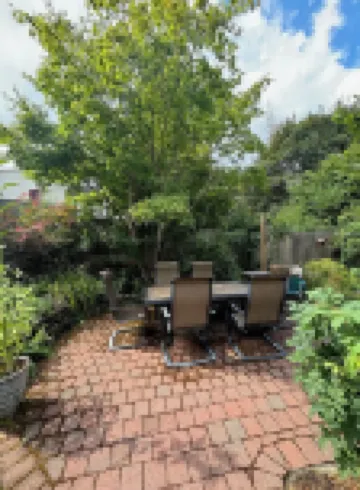 Spacious character suite! Close to local private schools, dining and more!