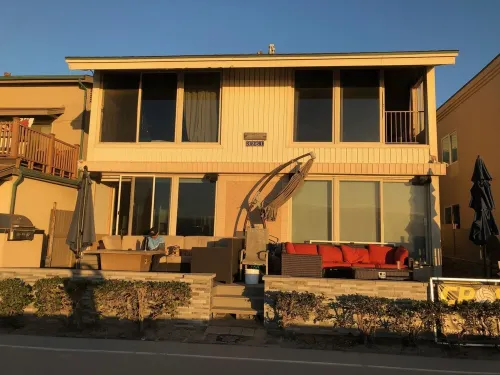 Ocean Front On Mission Beach! -Large 2BR/2BA, Beach Patio, Firepit, BBQ, Parking