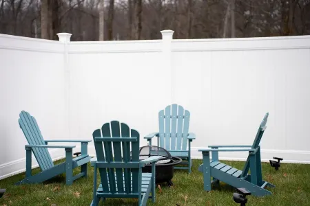 Townhouse mins to UofL & Churchill Downs/hot tub