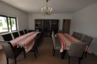 House with 9 bedrooms,9 bathrooms,11 AC,wi-fi,pool and fitness