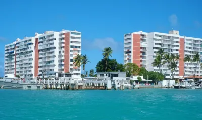Private Island 1BR Condo with Oceanview, Pool View, 500MB WiFi & A/C ConquistadorTravels Puerto Rico 주변 호텔