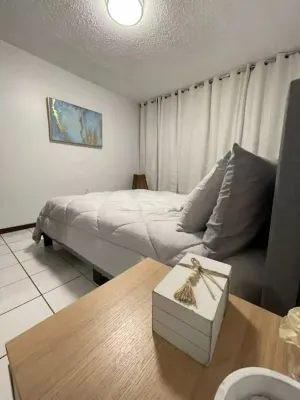 Lovely 2 bedroom condo 2min walking to the beach.