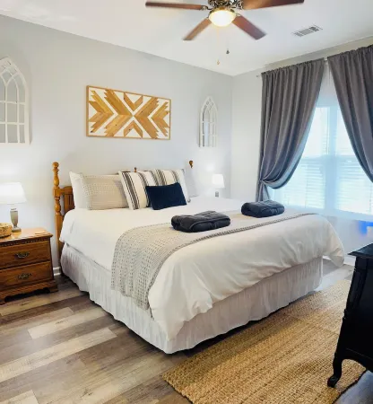 2nd Floor Walk-up.  Close to Wedding Venues, Restaurants and More!