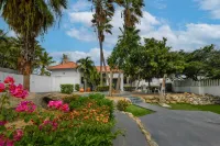 5 bedroom Villa Nune + Pool Hotels near Stonehenge of Aruba