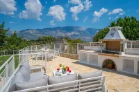 Luxury Villa with private pool in tranquil setting Hotels in Kefallinia