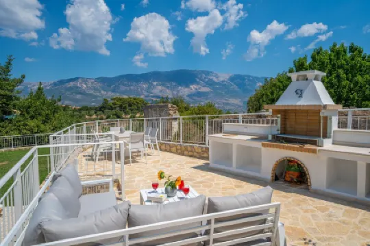 Luxury Villa with private pool in tranquil setting