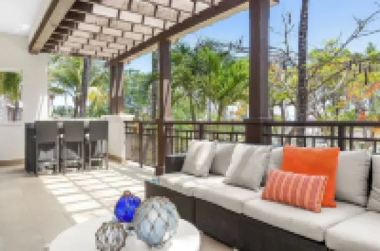 Renovated 2-bedroom condo with WiFi, AC inside Bahía Beach Resort サルサルのホテル