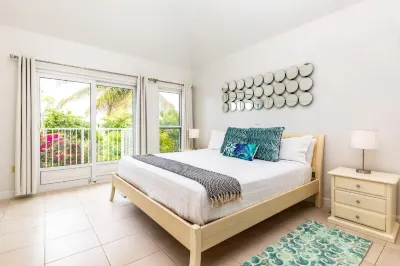 Villa April, Family-Sized Condo-5 minutes from the beautiful beach!
