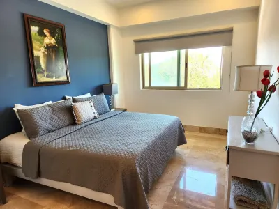 One Block to the beach in fabulous Puerto Vallarta with AC, WiFi. 2bed/2bath Hotels in Emiliano Zapata