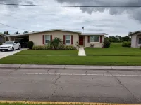 Your Home Away From Home / Dog Friendly Hotel dekat Port St Lucie Botanical Gardens