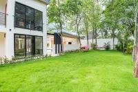 Villa Guacamaya Roja - Luxury 4 Bed & Pool in Playa Grande, Walk to Beach & Surf