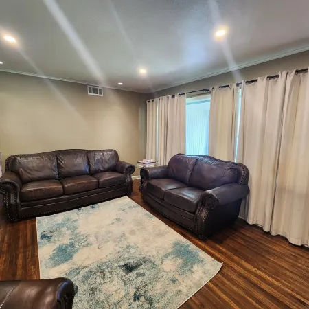 4 min to Expo/Fairgrounds/Waterpark and 5 min to Cherry St. Updated & Sleeps 8!