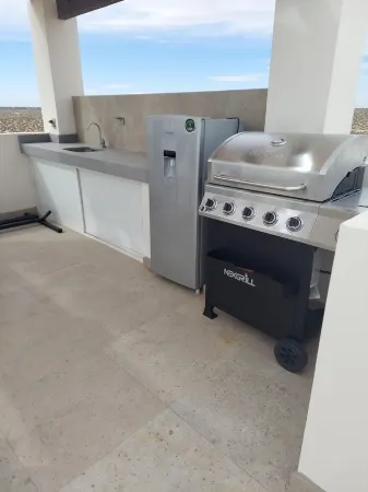 New Luxurious 4bdr/4 bath house 3 min walk to the beach with balcony and terrace