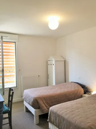 Sunny & spacious 2BR condo on beach 5min to shops Отели в г. Палава-Ле-Фло