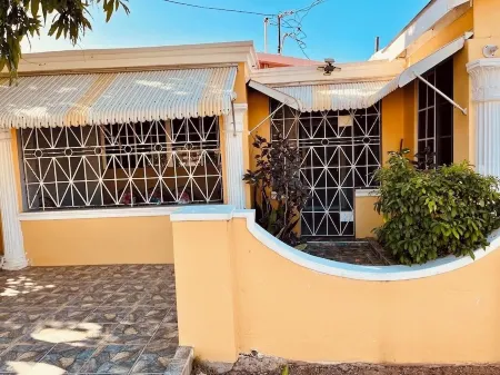 Cozy Jacuzzi 2bd - 5 minutes from the beach!