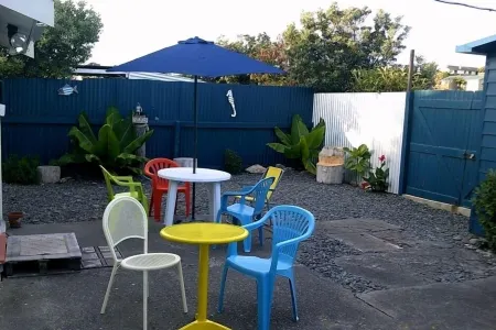 Historic summer house by the sea Отели в г. Уонгануи