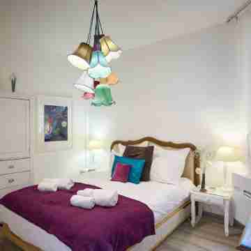 SunlightProperties L'ARTISTE: a charming apartment in the Port area of Nice Rooms
