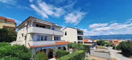 Enjoy the sea view | Modern apartment in the idyllic Cizici contact with the owner