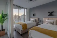 Large, Modern 4 Bedroom Sub-Penthouse with View, Pool and Parking