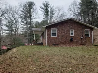 3 Bedroom Cabin, newly renovated. Hotels near Alliance Bible Fellowship