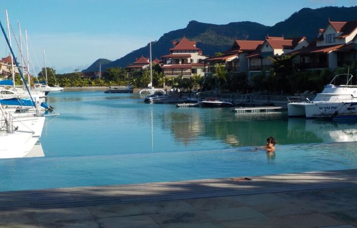 Luxury apartment set on a private island – Eden Island – with wireless Internet