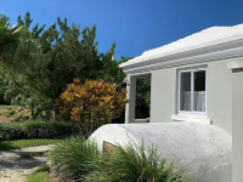 Charming , Comfortable  Cottage Near Amenities